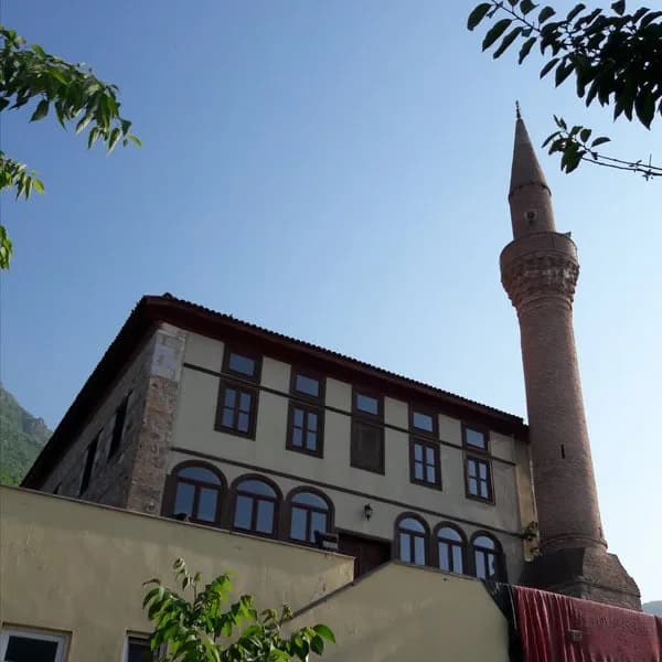 GÜRLE ORHAN BEY CAMİİ İBADETE AÇILMALIDIR!